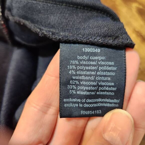 H&M ruffle hem top - Picture 3 of 4